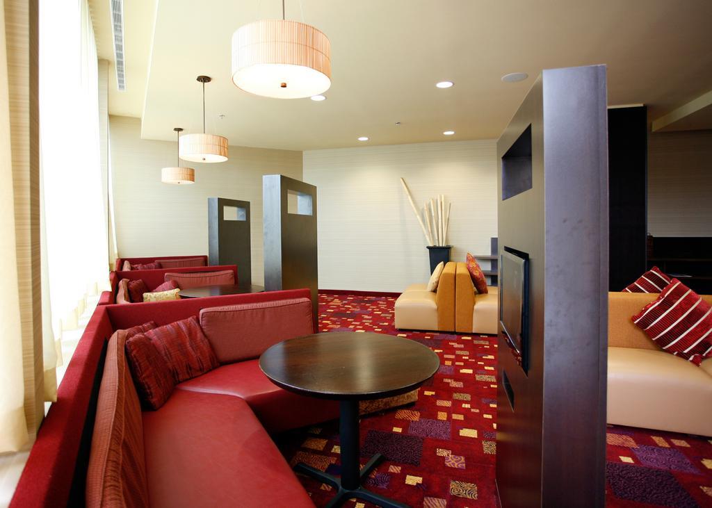 Holiday Inn Fitchburg-Waterpark Extérieur photo