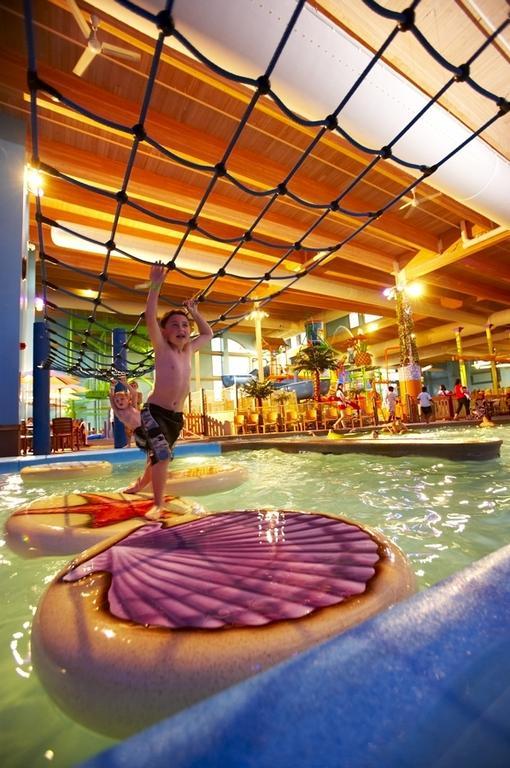 Holiday Inn Fitchburg-Waterpark Extérieur photo